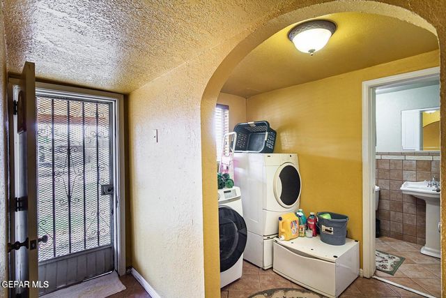 560 Fray Olguin Court, Socorro, TX 79927