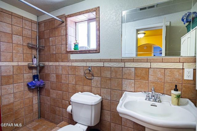 560 Fray Olguin Court, Socorro, TX 79927