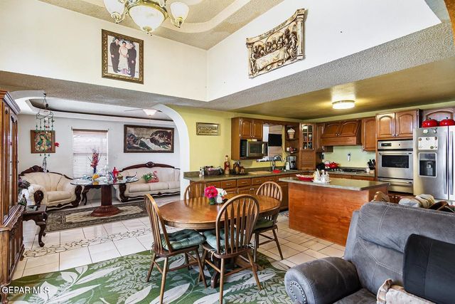 560 Fray Olguin Court, Socorro, TX 79927