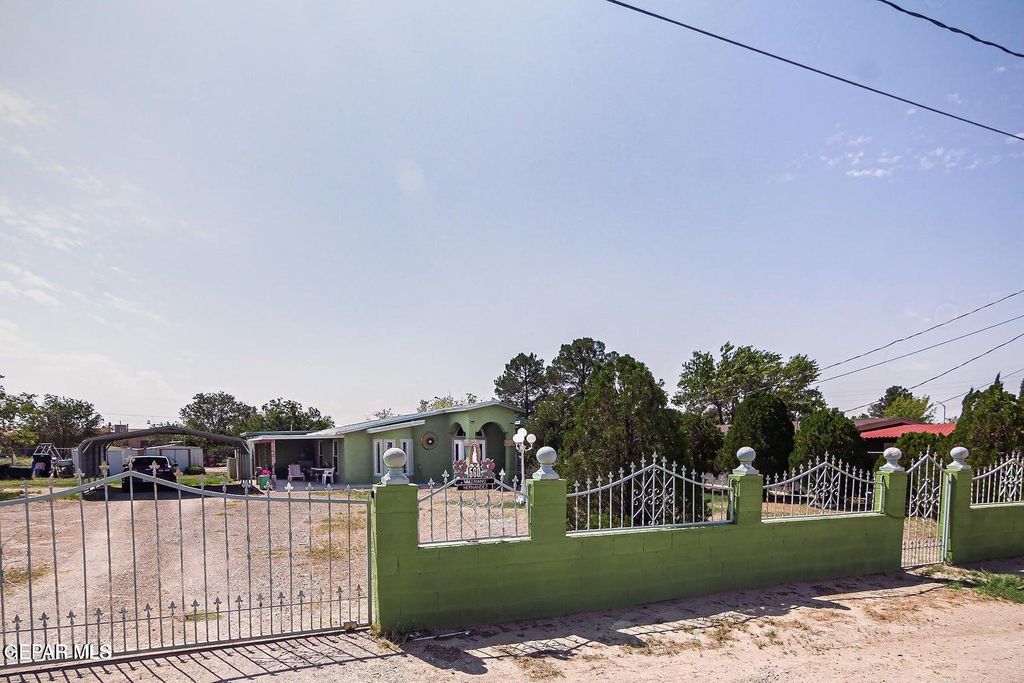 560 Fray Olguin Court, Socorro, TX 79927