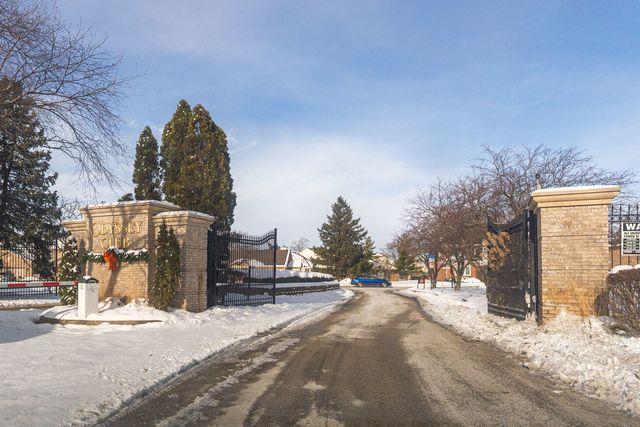 45 Aegina Court, Tinley Park, IL 60477