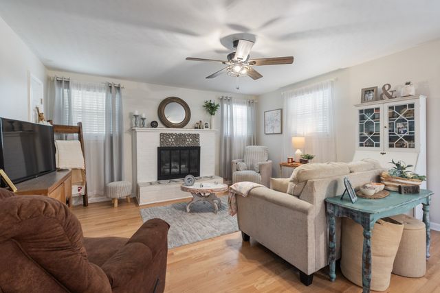 2015 Highway 70, W, Dickson, TN 37055