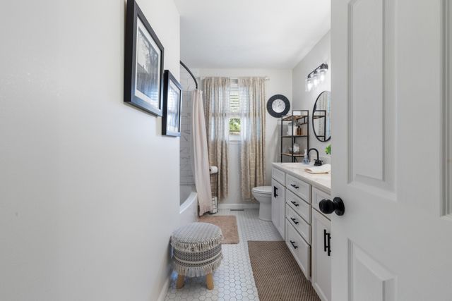 2015 Highway 70, W, Dickson, TN 37055