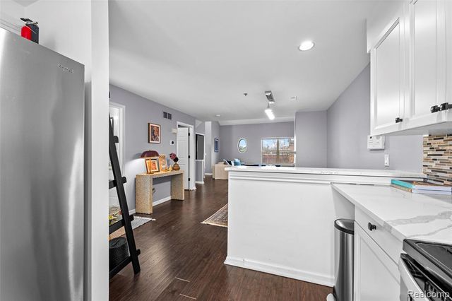 22195 W Village Drive, Dearborn, MI 48124