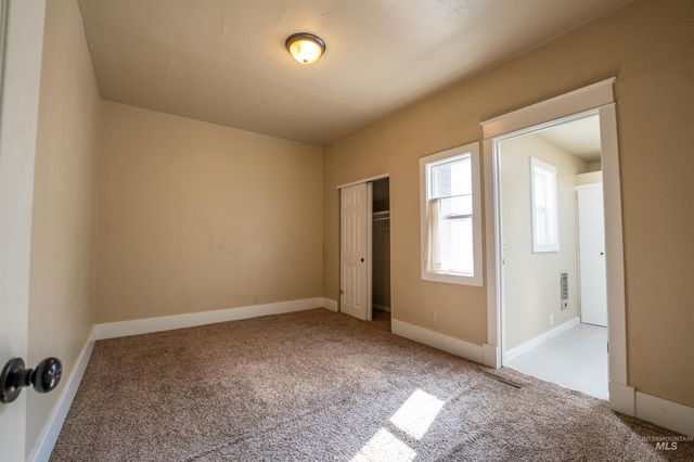 820 11th Ave South, Nampa, ID 83651