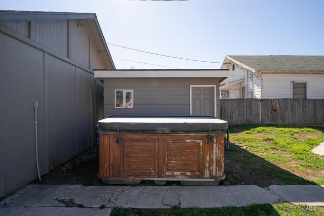 820 11th Ave South, Nampa, ID 83651