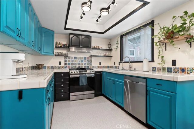 2504 Skyline Drive, Signal Hill, CA 90755