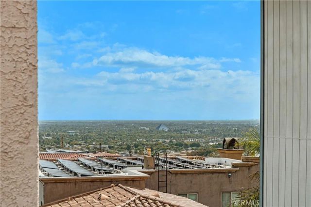 2504 Skyline Drive, Signal Hill, CA 90755