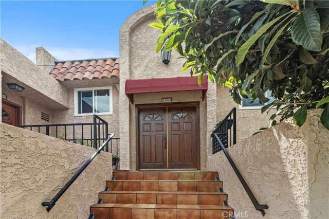2504 Skyline Drive, Signal Hill, CA 90755
