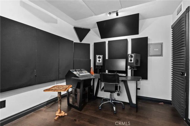2504 Skyline Drive, Signal Hill, CA 90755