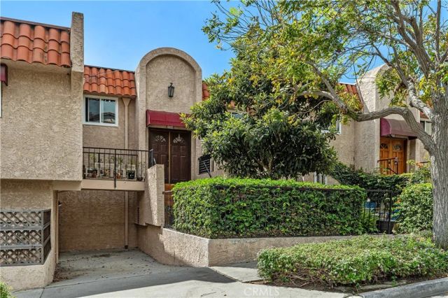 2504 Skyline Drive, Signal Hill, CA 90755