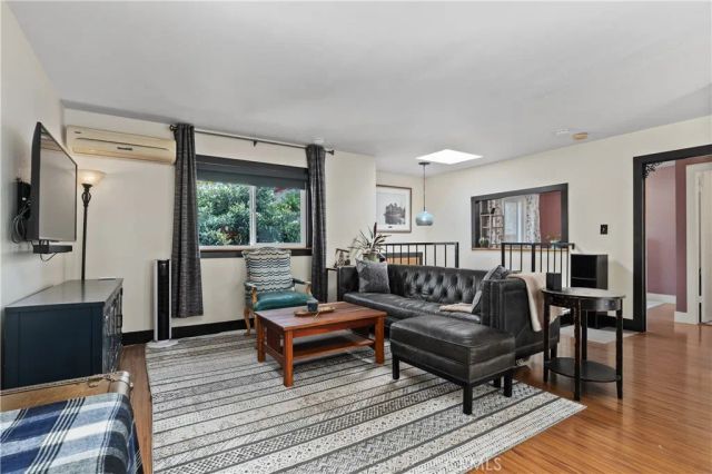 2504 Skyline Drive, Signal Hill, CA 90755