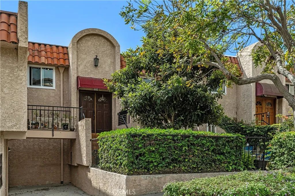 2504 Skyline Drive, Signal Hill, CA 90755