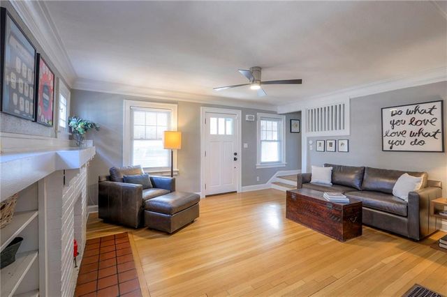 5828 CHERRY Street, Kansas City, MO 64110