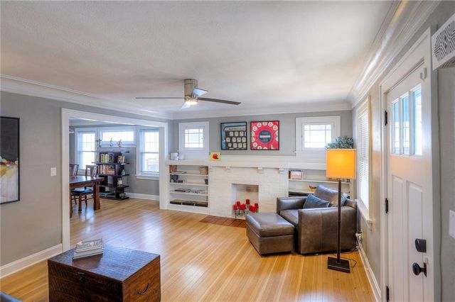 5828 CHERRY Street, Kansas City, MO 64110