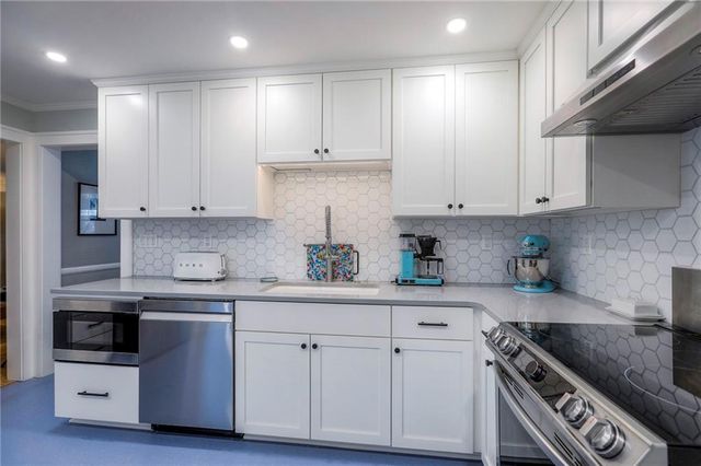 5828 CHERRY Street, Kansas City, MO 64110