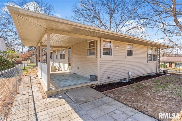 2732 S Welch Avenue, Springfield, IL 62704