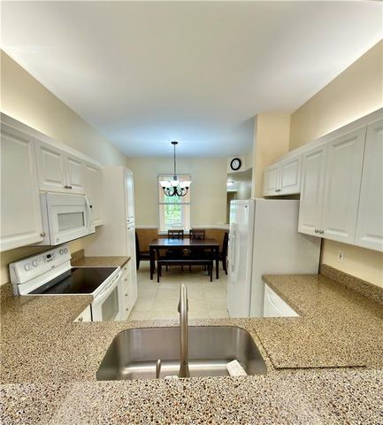 517 Robin Hood CIR 101, Naples, FL 34104