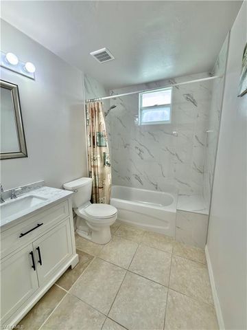 517 Robin Hood CIR 101, Naples, FL 34104