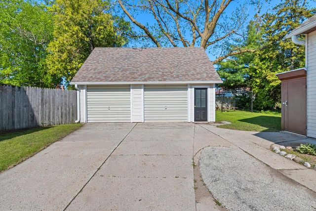 1120 S 23rd STREET, Manitowoc, WI 54220