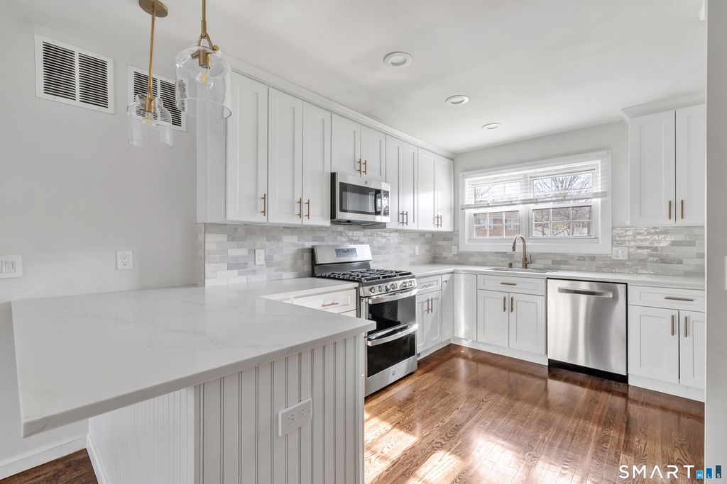 245 Unquowa Road 2, Fairfield, CT 06824