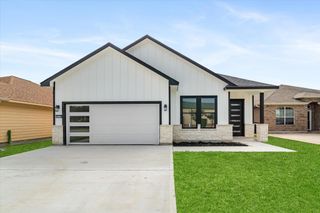213 N 7th Street, La Porte, TX 77571