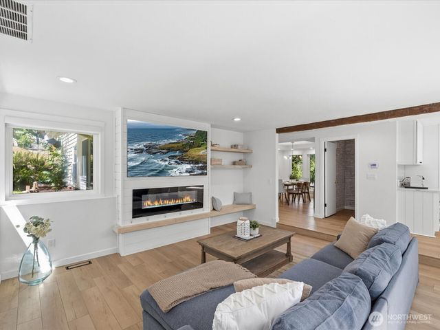 6914 163rd Place SW, Edmonds, WA 98026