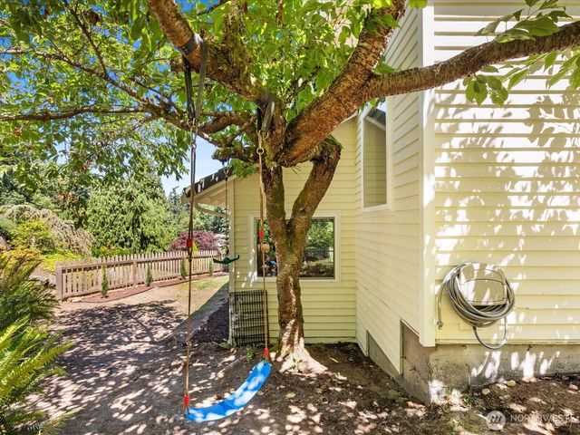 6914 163rd Place SW, Edmonds, WA 98026