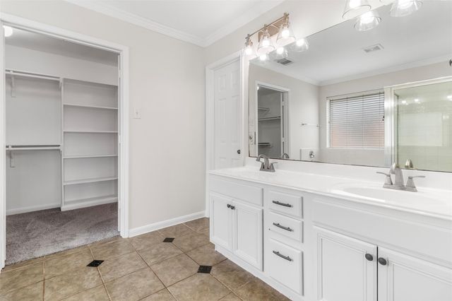 1905 Plum Falls Lane, Pearland, TX 77581