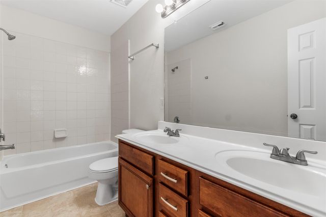 1905 Plum Falls Lane, Pearland, TX 77581