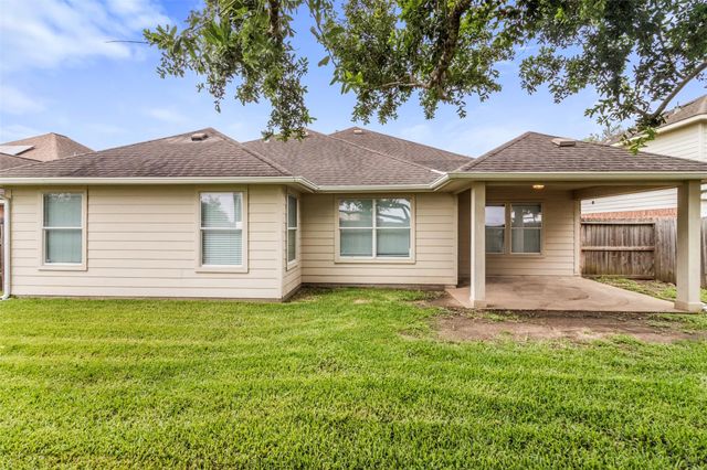 1905 Plum Falls Lane, Pearland, TX 77581