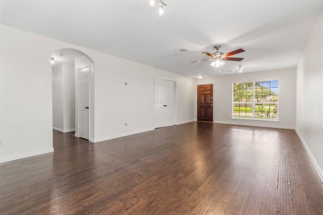 1905 Plum Falls Lane, Pearland, TX 77581