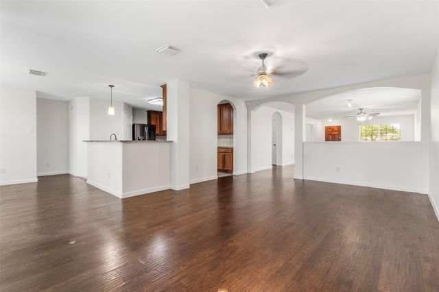 1905 Plum Falls Lane, Pearland, TX 77581