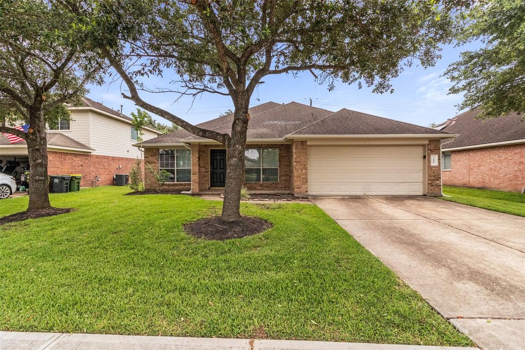 1905 Plum Falls Lane, Pearland, TX 77581