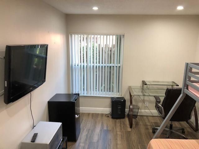 60 Forest Circle, Hollywood, FL 33026