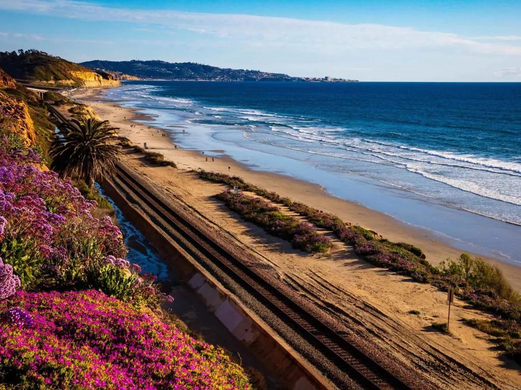 Image 13 of property listing at 460 Camino Del Mar 1, Del Mar, CA 92014