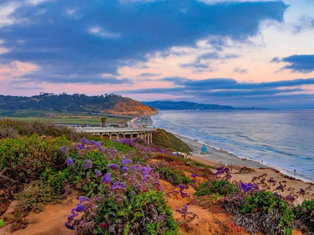 Image 15 of property listing at 460 Camino Del Mar 1, Del Mar, CA 92014