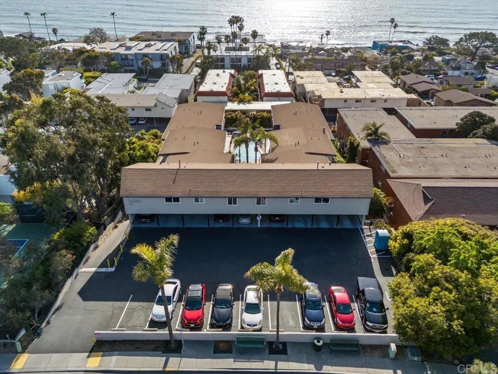 Image 18 of property listing at 460 Camino Del Mar 1, Del Mar, CA 92014