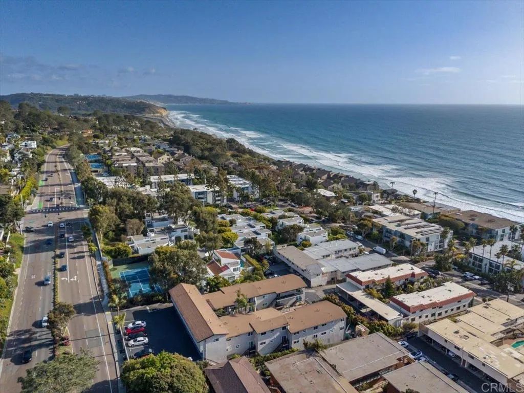 Image 20 of property listing at 460 Camino Del Mar 1, Del Mar, CA 92014