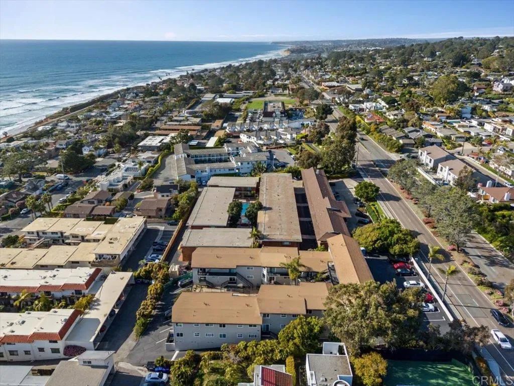 Image 21 of property listing at 460 Camino Del Mar 1, Del Mar, CA 92014