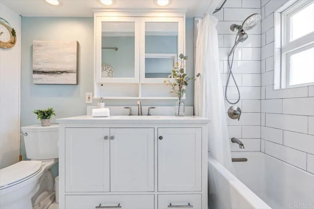 Image 9 of property listing at 460 Camino Del Mar 1, Del Mar, CA 92014