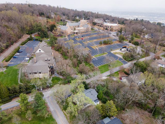 124 Lincoln Street, Lookout Mountain, TN 37350