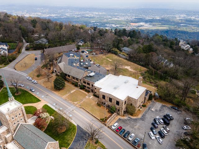 124 Lincoln Street, Lookout Mountain, TN 37350