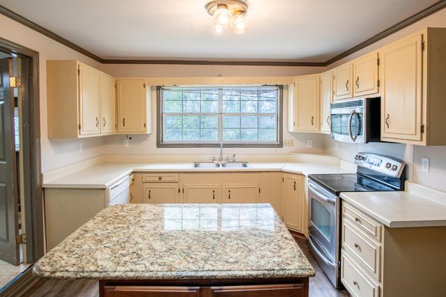 124 Lincoln Street, Lookout Mountain, TN 37350