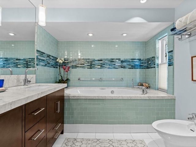 499 Shawmut Ave 4, Boston, MA 02118