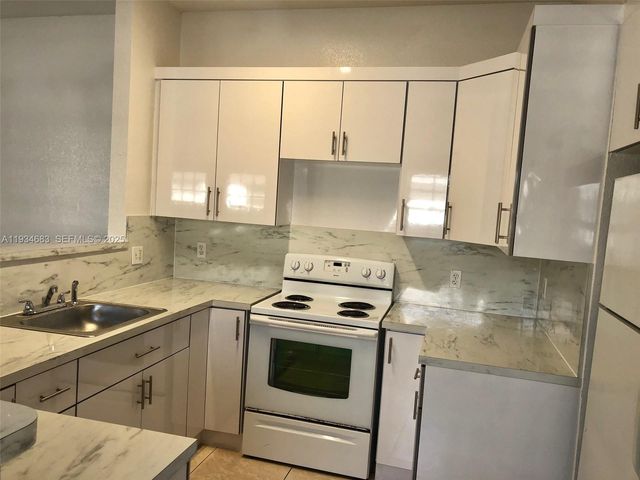 1010 NW 2nd Ave 1010, Hallandale Beach, FL 33009