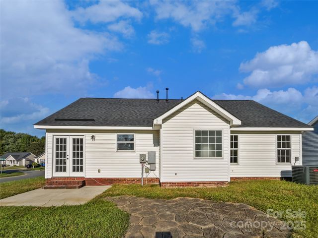 1131 Summit Hills Drive, Charlotte, NC 28214