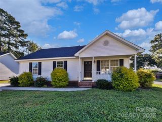 1131 Summit Hills Drive, Charlotte, NC 28214