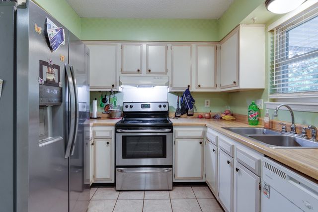6288 WOODGREEN DR, Millington, TN 38053