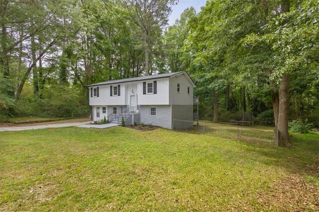 394 Burr Oak Court, Lawrenceville, GA 30046